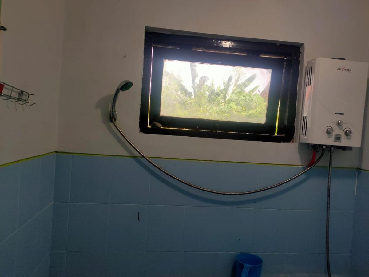 ホテル レッドドアーズ プラス ニア アルン スメネプ Sumenep エクステリア 写真