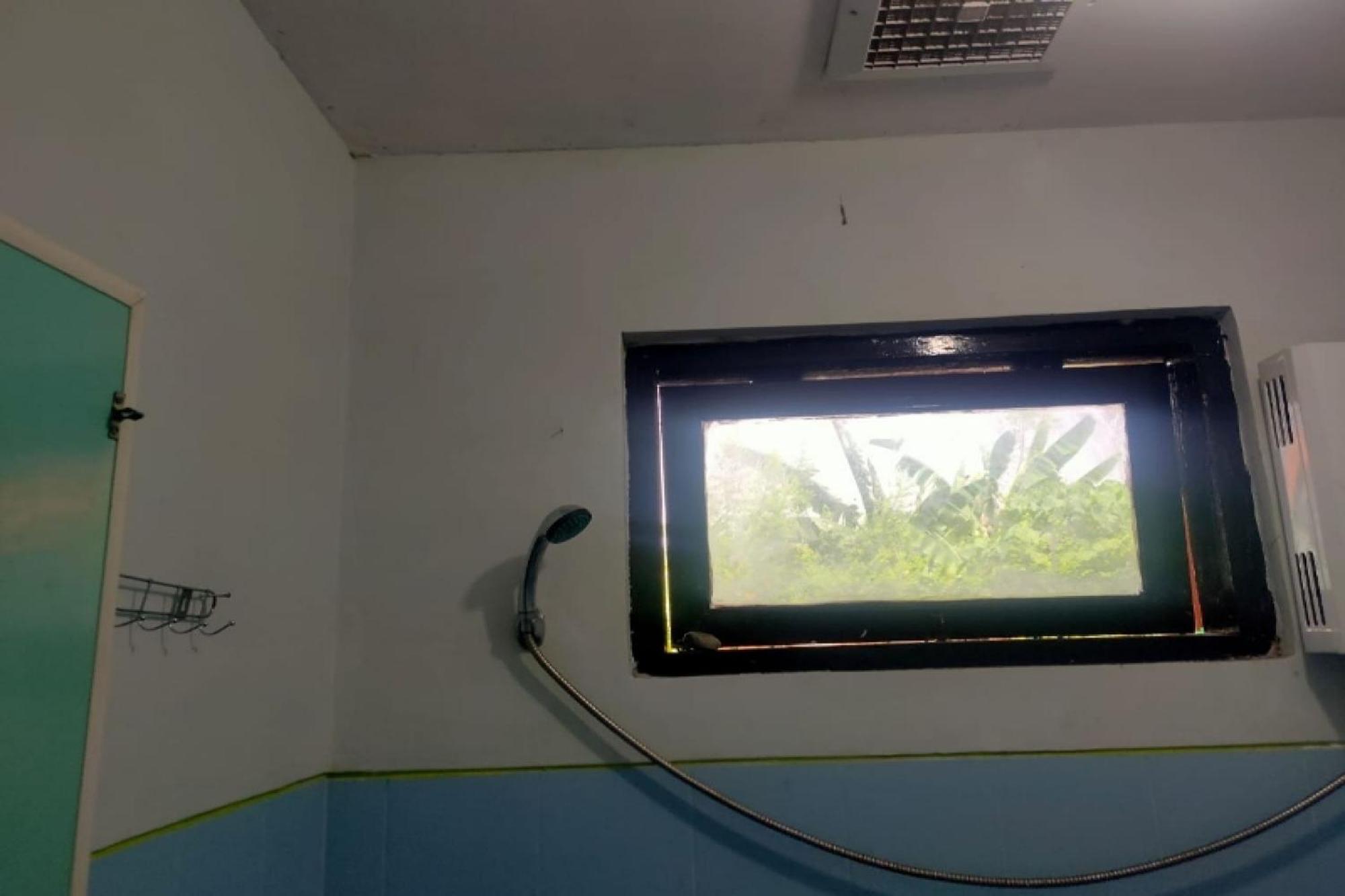 ホテル レッドドアーズ プラス ニア アルン スメネプ Sumenep エクステリア 写真