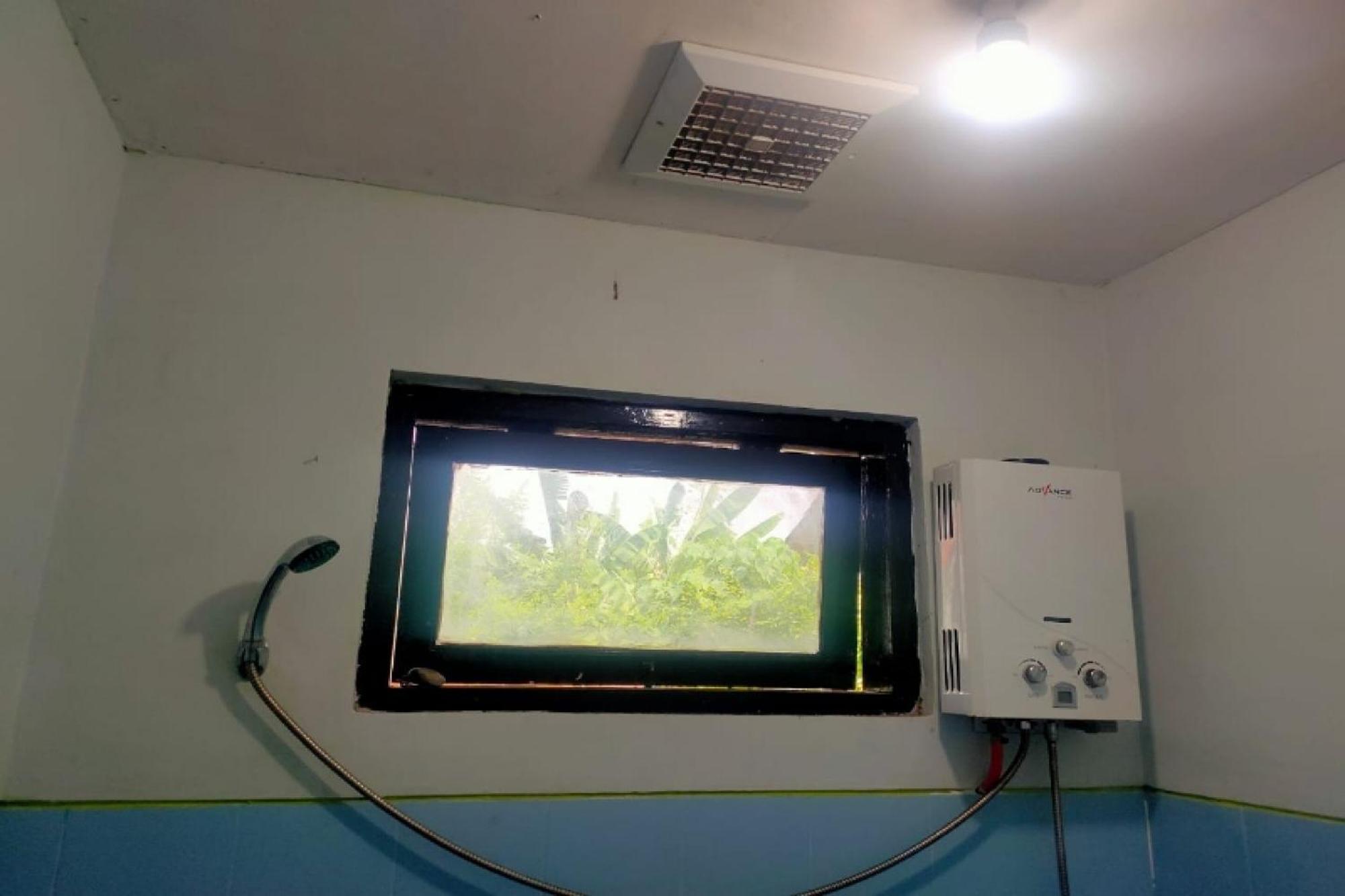 ホテル レッドドアーズ プラス ニア アルン スメネプ Sumenep エクステリア 写真